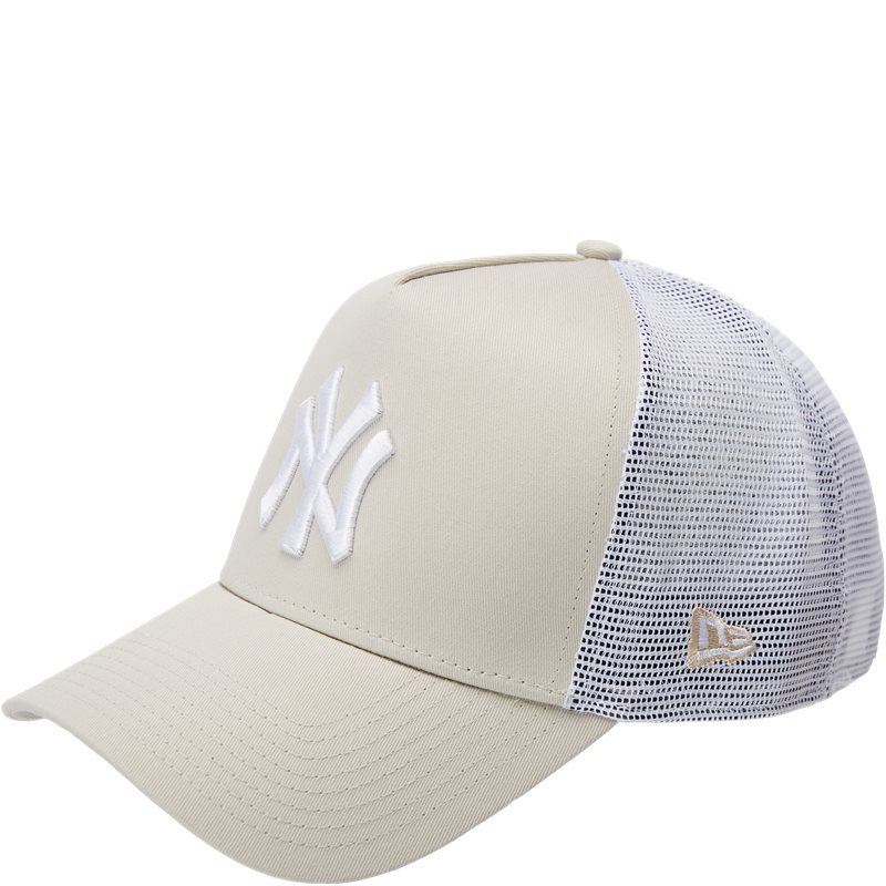 New Era League Essential Trucker Yankees Sand